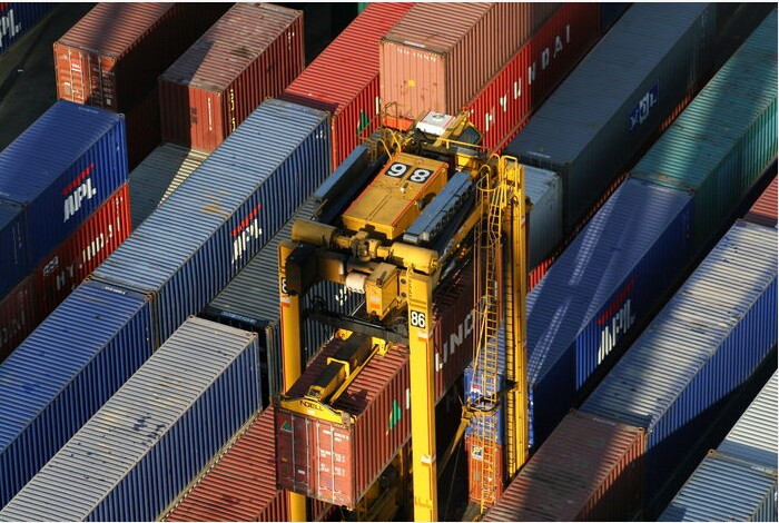 DP World Southampton to equip all straddle carriers with box-weighing system